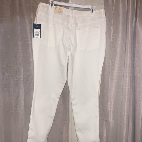 Women's High Waisted Jeans - Picture 2 of 4